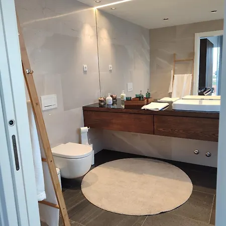 Deluxe 2 Terraces River&marina View Flat דירה פראגודו